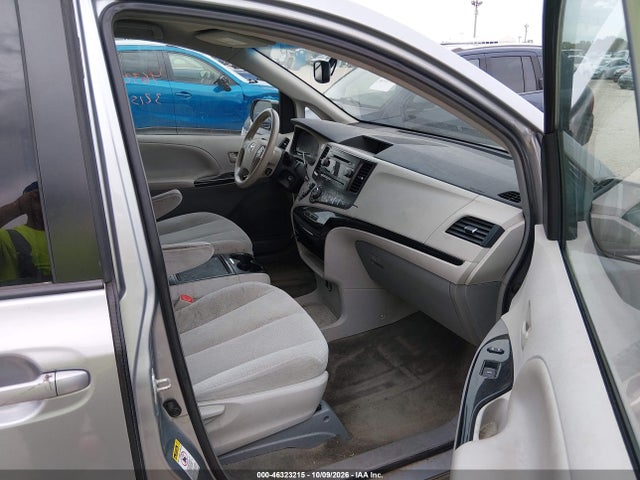 46323215 :رقم المزاد ، 5TDKK3DC3ES474893 vin ، 2014 Toyota Sienna Le V6 8 Passenger مزاد بيع