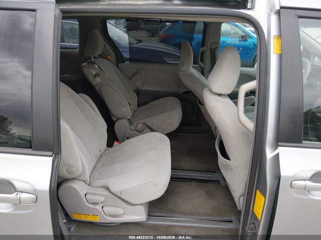 46323215 :رقم المزاد ، 5TDKK3DC3ES474893 vin ، 2014 Toyota Sienna Le V6 8 Passenger مزاد بيع