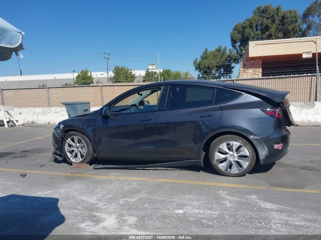 Продаж на аукціоні авто 2024 Tesla Model Y Long Range Dual Motor All-wheel Drive, vin: 7SAYGDEE7RF075001, номер лоту: 46323397