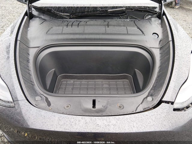 Tesla Model Y Long Range Dual Motor All-wheel Drive 2024 7SAYGDEE2RF166273 Image 10