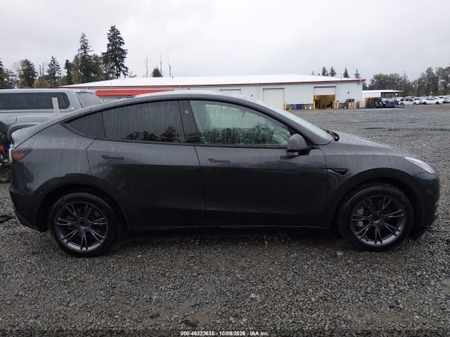 Tesla Model Y Long Range Dual Motor All-wheel Drive 2024 7SAYGDEE2RF166273 Image 14