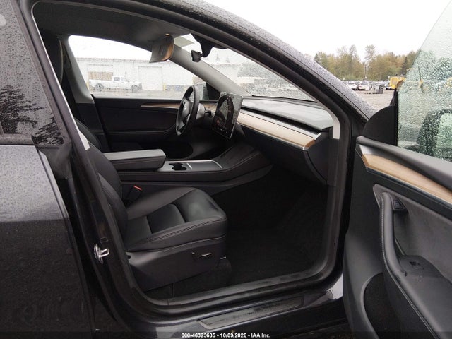 Tesla Model Y Long Range Dual Motor All-wheel Drive 2024 7SAYGDEE2RF166273 Image 20