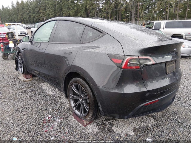 Tesla Model Y Long Range Dual Motor All-wheel Drive 2024 7SAYGDEE2RF166273 Image 3