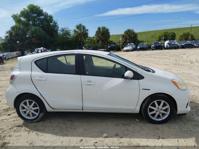 2014 Toyota Prius C Three მანქანა იყიდება აუქციონზე, vin: JTDKDTB38E1067663, აუქციონის ნომერი: 46323864