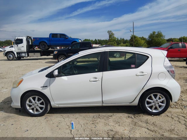 2014 Toyota Prius C Three მანქანა იყიდება აუქციონზე, vin: JTDKDTB38E1067663, აუქციონის ნომერი: 46323864