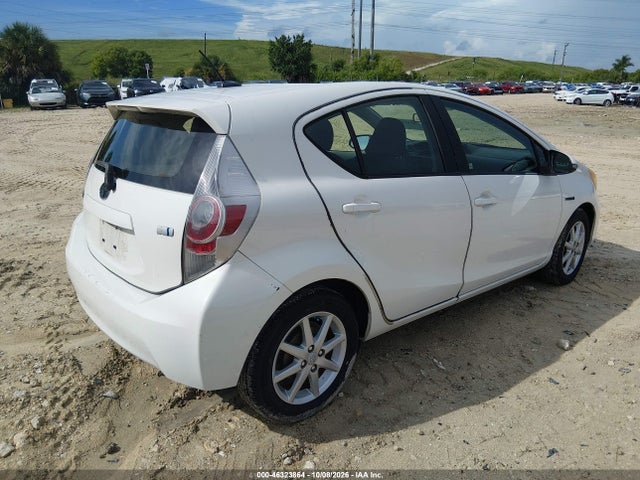 2014 Toyota Prius C Three მანქანა იყიდება აუქციონზე, vin: JTDKDTB38E1067663, აუქციონის ნომერი: 46323864
