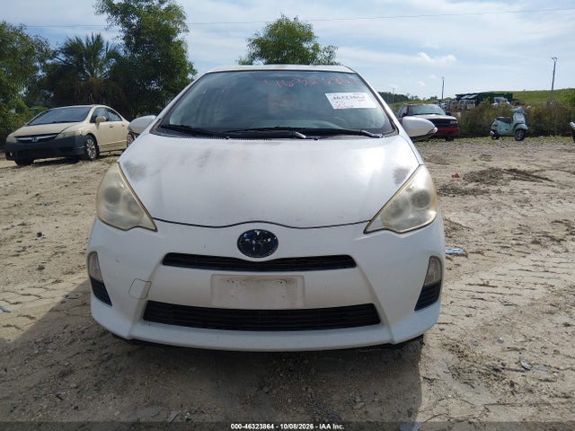 2014 Toyota Prius C Three მანქანა იყიდება აუქციონზე, vin: JTDKDTB38E1067663, აუქციონის ნომერი: 46323864