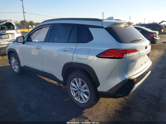 Toyota Corolla Cross Le 2023 7MUCAAAG1PV038734 Image 3