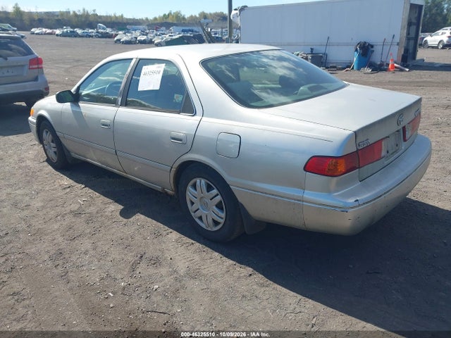 46325510 :رقم المزاد ، 4T1BG22K9YU645471 vin ، 2000 Toyota Camry Le مزاد بيع