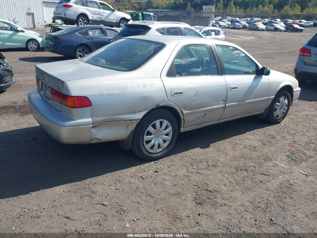 46325510 :رقم المزاد ، 4T1BG22K9YU645471 vin ، 2000 Toyota Camry Le مزاد بيع