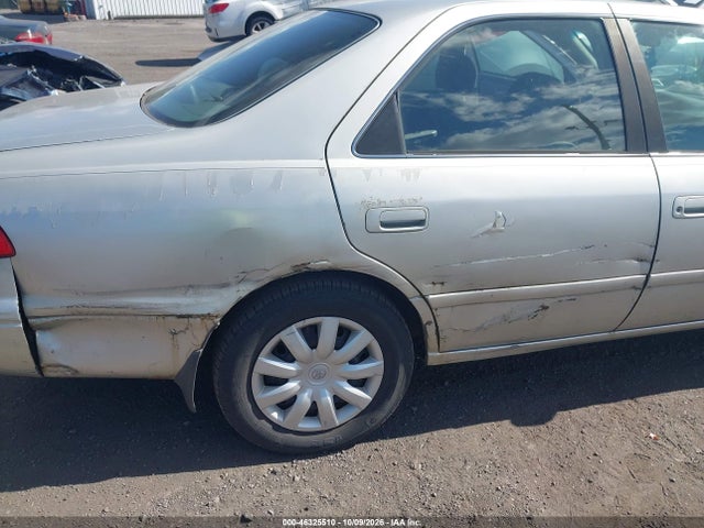 46325510 :رقم المزاد ، 4T1BG22K9YU645471 vin ، 2000 Toyota Camry Le مزاد بيع