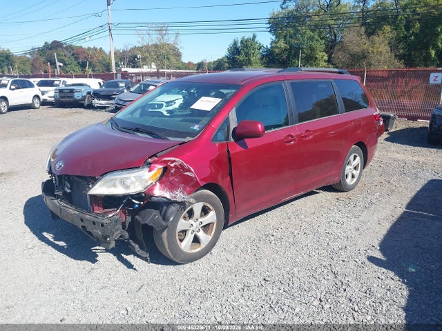 Продажа на аукционе авто 2015 Toyota Sienna Le, vin: 5TDKK3DC3FS557936, номер лота: 46325611