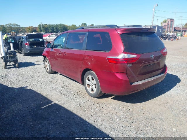 Продажа на аукционе авто 2015 Toyota Sienna Le, vin: 5TDKK3DC3FS557936, номер лота: 46325611