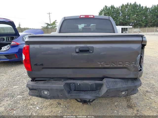 Продаж на аукціоні авто 2018 Toyota Tundra Sr5 5.7l V8, vin: 5TFDY5F10JX708281, номер лоту: 46326630