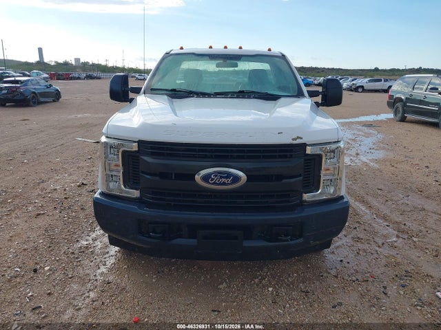 46326931 :رقم المزاد ، 1FDRF3G69JEC69602 vin ، 2018 Ford F-350 Chassis Xl مزاد بيع