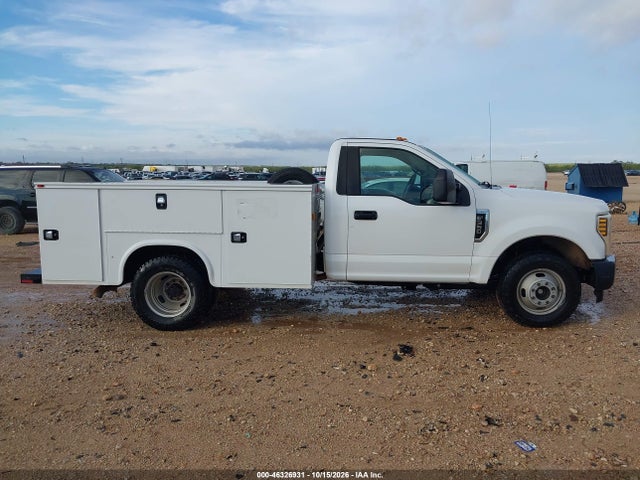 46326931 :رقم المزاد ، 1FDRF3G69JEC69602 vin ، 2018 Ford F-350 Chassis Xl مزاد بيع
