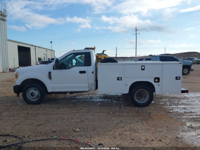 46326931 :رقم المزاد ، 1FDRF3G69JEC69602 vin ، 2018 Ford F-350 Chassis Xl مزاد بيع