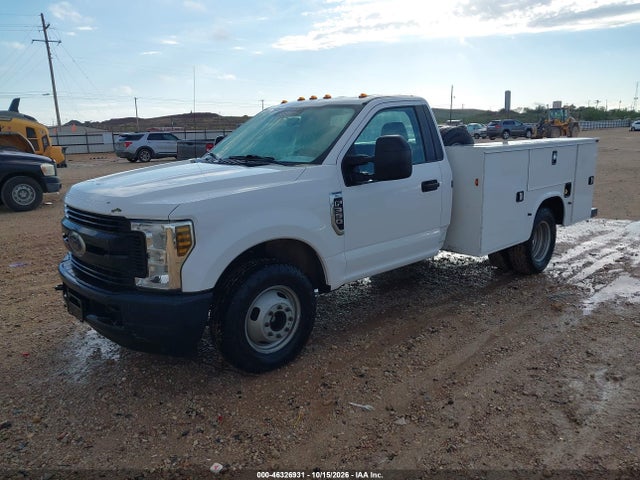46326931 :رقم المزاد ، 1FDRF3G69JEC69602 vin ، 2018 Ford F-350 Chassis Xl مزاد بيع