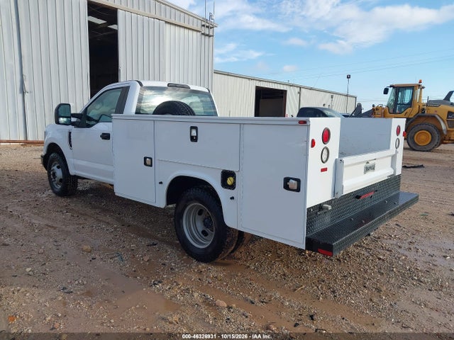 46326931 :رقم المزاد ، 1FDRF3G69JEC69602 vin ، 2018 Ford F-350 Chassis Xl مزاد بيع