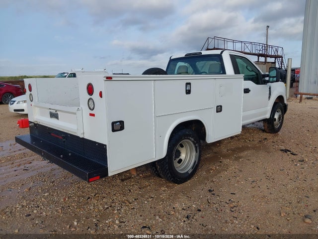 46326931 :رقم المزاد ، 1FDRF3G69JEC69602 vin ، 2018 Ford F-350 Chassis Xl مزاد بيع