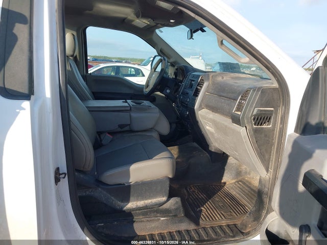 46326931 :رقم المزاد ، 1FDRF3G69JEC69602 vin ، 2018 Ford F-350 Chassis Xl مزاد بيع