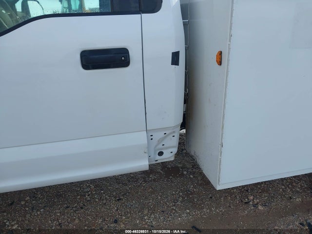 46326931 :رقم المزاد ، 1FDRF3G69JEC69602 vin ، 2018 Ford F-350 Chassis Xl مزاد بيع
