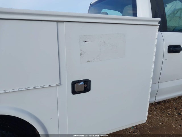 46326931 :رقم المزاد ، 1FDRF3G69JEC69602 vin ، 2018 Ford F-350 Chassis Xl مزاد بيع