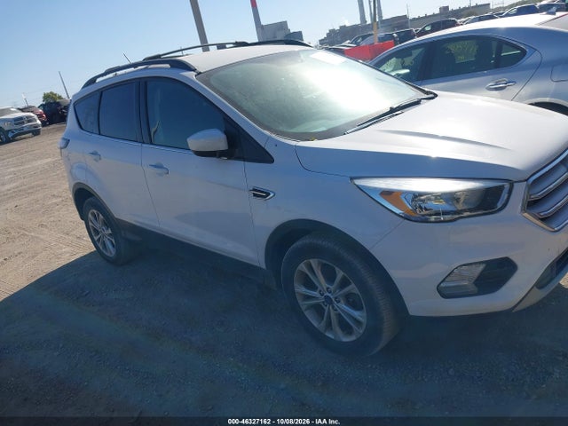Продажа на аукционе авто 2018 Ford Escape Se, vin: 1FMCU9GD8JUA17861, номер лота: 46327162