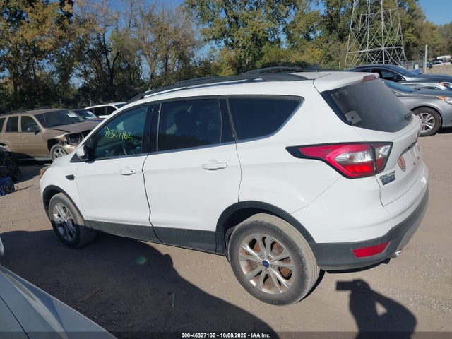 Продажа на аукционе авто 2018 Ford Escape Se, vin: 1FMCU9GD8JUA17861, номер лота: 46327162