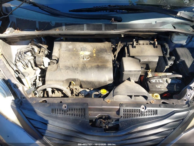 46327531 :رقم المزاد ، 5TDZK3DC3BS095564 vin ، 2011 Toyota Sienna Base V6 مزاد بيع