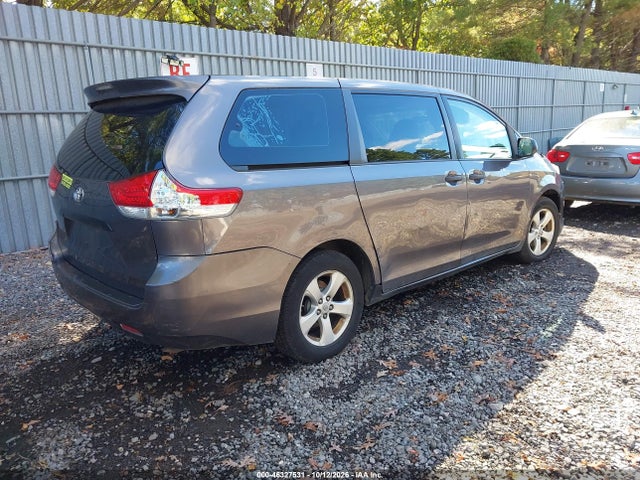 46327531 :رقم المزاد ، 5TDZK3DC3BS095564 vin ، 2011 Toyota Sienna Base V6 مزاد بيع