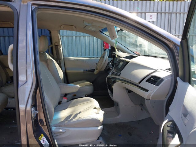 46327531 :رقم المزاد ، 5TDZK3DC3BS095564 vin ، 2011 Toyota Sienna Base V6 مزاد بيع