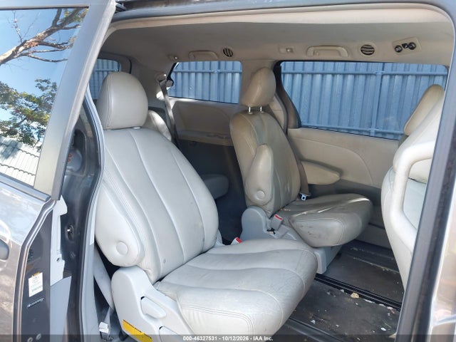 46327531 :رقم المزاد ، 5TDZK3DC3BS095564 vin ، 2011 Toyota Sienna Base V6 مزاد بيع