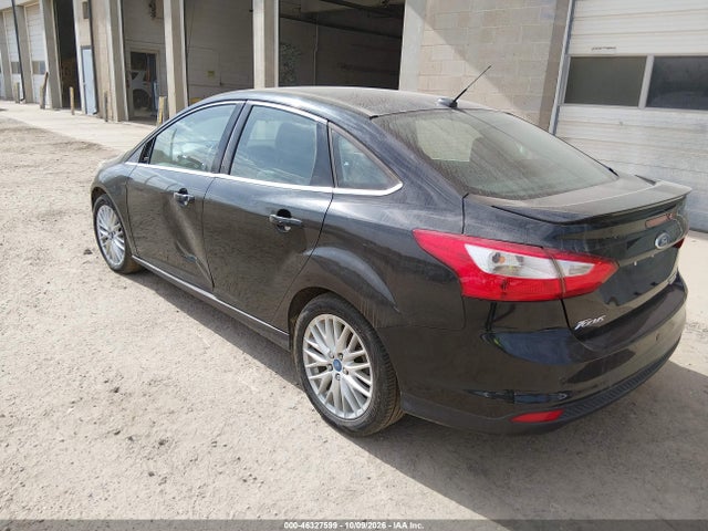 46327599 :رقم المزاد ، 1FADP3J28DL218146 vin ، 2013 Ford Focus Titanium مزاد بيع