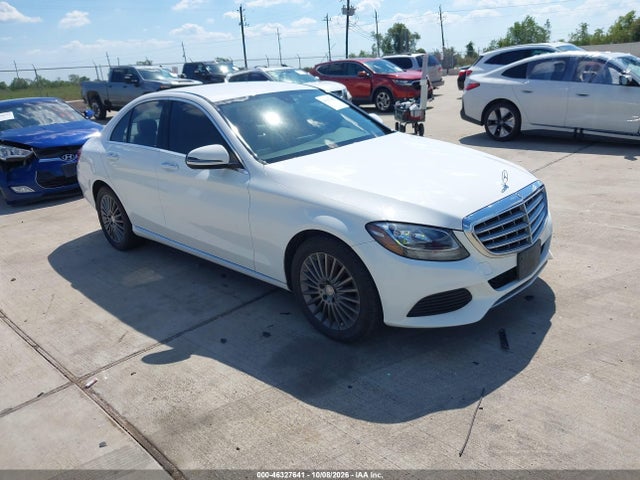 Mercedes-Benz C 300 Luxury 2016 55SWF4JB9GU101550 главное изображение