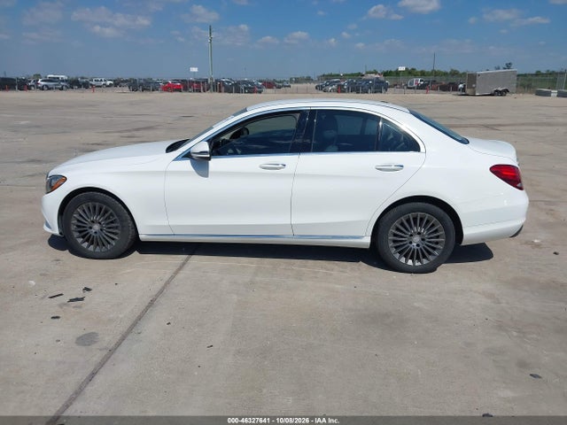 55SWF4JB9GU101550 Mercedes-Benz C 300 Luxury