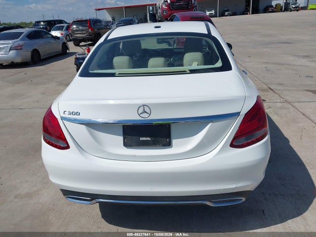 55SWF4JB9GU101550 Mercedes-Benz C 300 Luxury