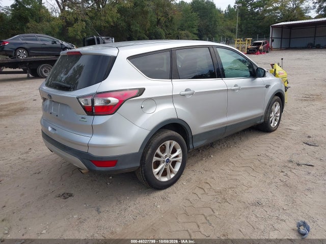1FMCU0GD8HUA18949 Ford ESCAPE SE