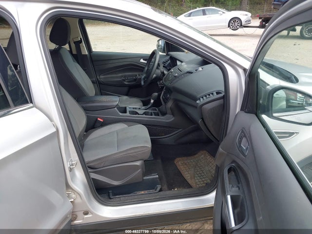 1FMCU0GD8HUA18949 Ford ESCAPE SE
