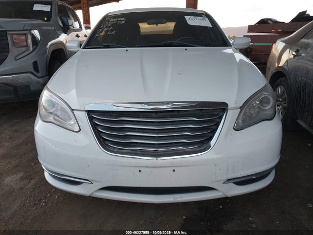 Chrysler 200 Touring 2014 1C3CCBBB5EN118042 Image 12