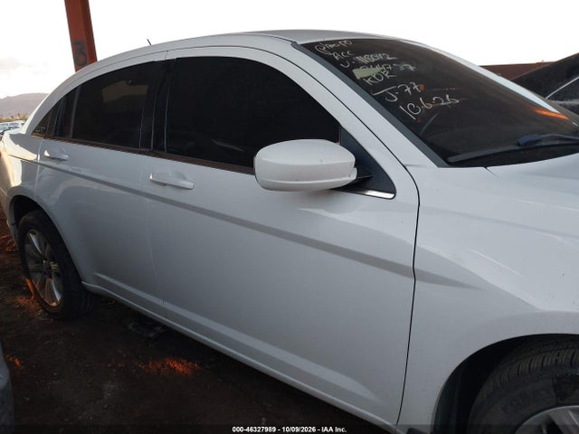 Chrysler 200 Touring 2014 1C3CCBBB5EN118042 Image 13