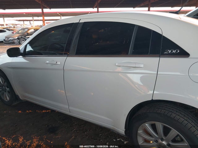 Chrysler 200 Touring 2014 1C3CCBBB5EN118042 Image 14