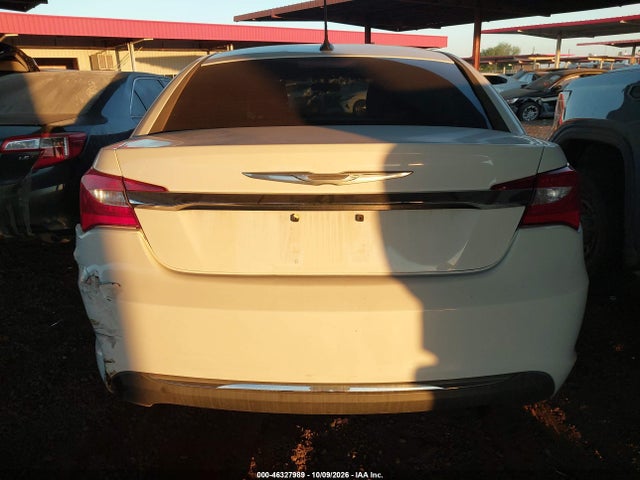 Chrysler 200 Touring 2014 1C3CCBBB5EN118042 Image 16