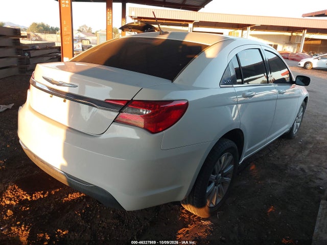 Chrysler 200 Touring 2014 1C3CCBBB5EN118042 Image 4