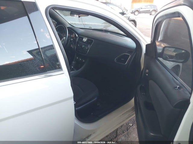 Chrysler 200 Touring 2014 1C3CCBBB5EN118042 Image 5