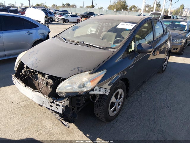 Toyota Prius Three 2015 JTDKN3DU5F0437493 Image 2