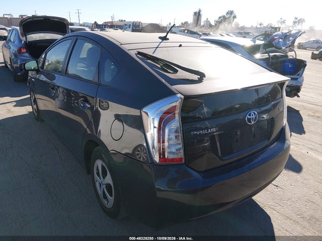Toyota Prius Three 2015 JTDKN3DU5F0437493 Image 3
