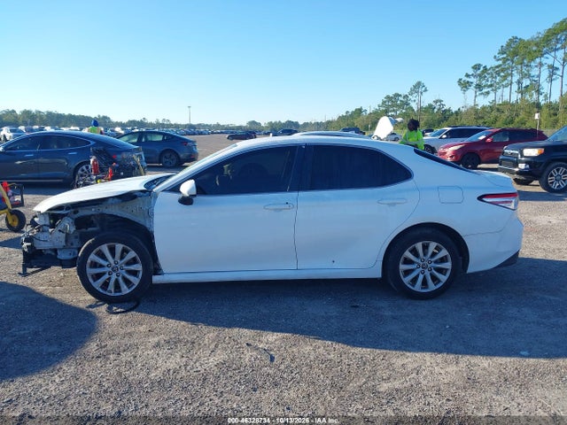 Продаж на аукціоні авто 2018 Toyota Camry Le, vin: 4T1B11HK8JU138618, номер лоту: 46328734