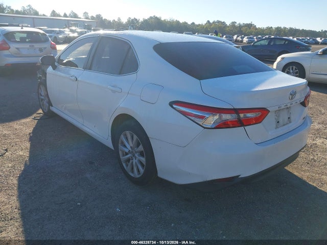 Продаж на аукціоні авто 2018 Toyota Camry Le, vin: 4T1B11HK8JU138618, номер лоту: 46328734