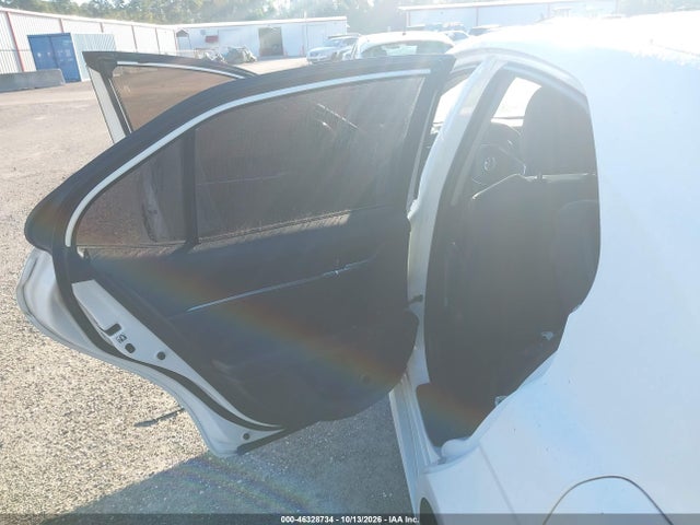 Продаж на аукціоні авто 2018 Toyota Camry Le, vin: 4T1B11HK8JU138618, номер лоту: 46328734